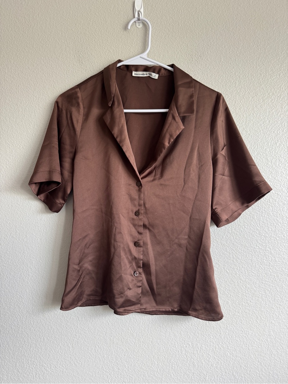 Abercrombie & Fitch Satin Short Sleeve Button Up Shirt in Brown - XS